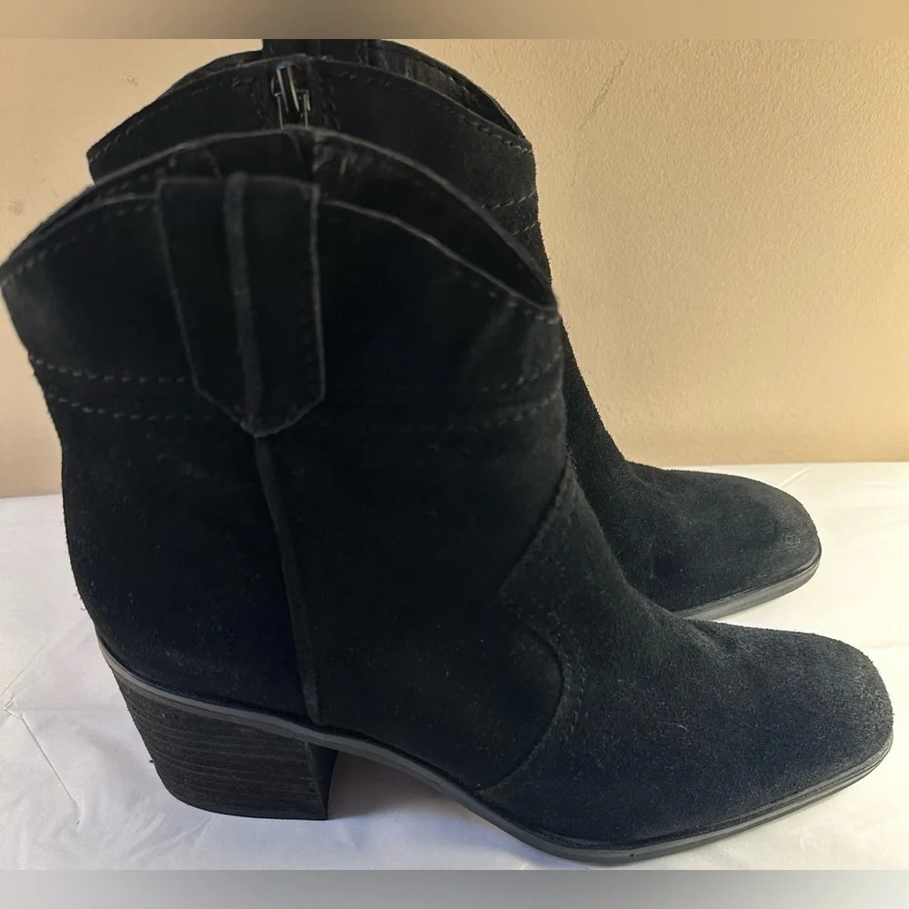 New Zodiac Black Suede Boots Size 10